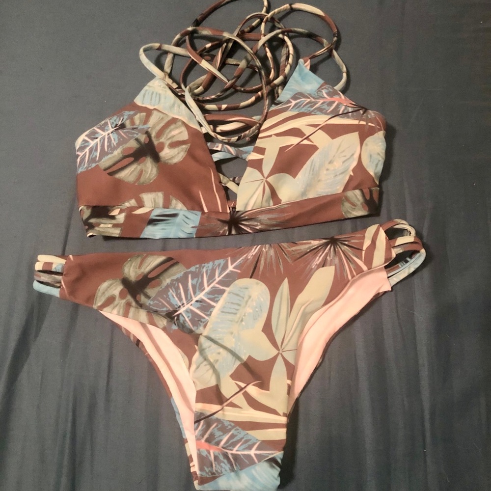 Medium Bikini Set - Picture 3 of 3